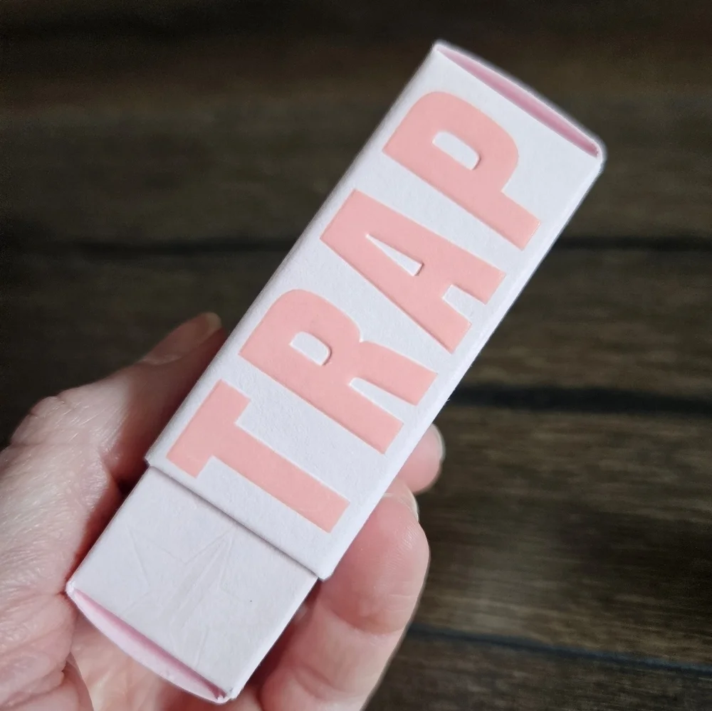 NIB Jeffree Star Velvet Trap Lipstick - Cherry Soda